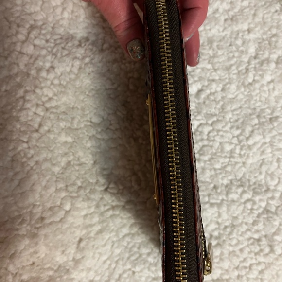 Brahmin wallet- LIKE NEW! - Picture 5 of 9